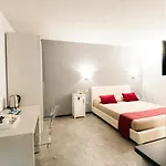 Santa Chiara - Il Milese Pensión 4*
